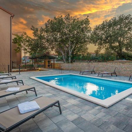 Apartments Cesare With Shared Pool Liznjan Bagian luar foto