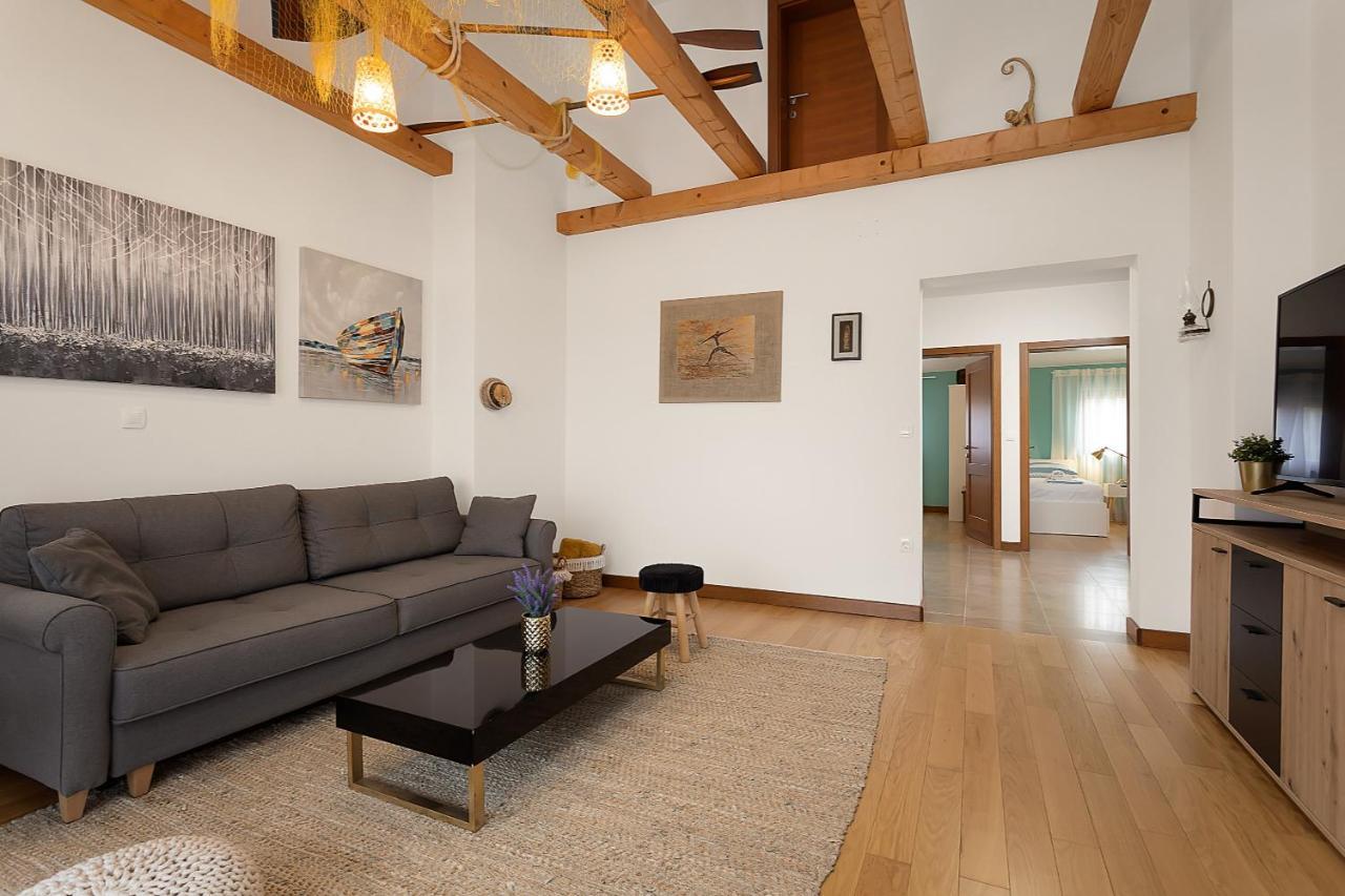 Apartments Cesare With Shared Pool Liznjan Bagian luar foto