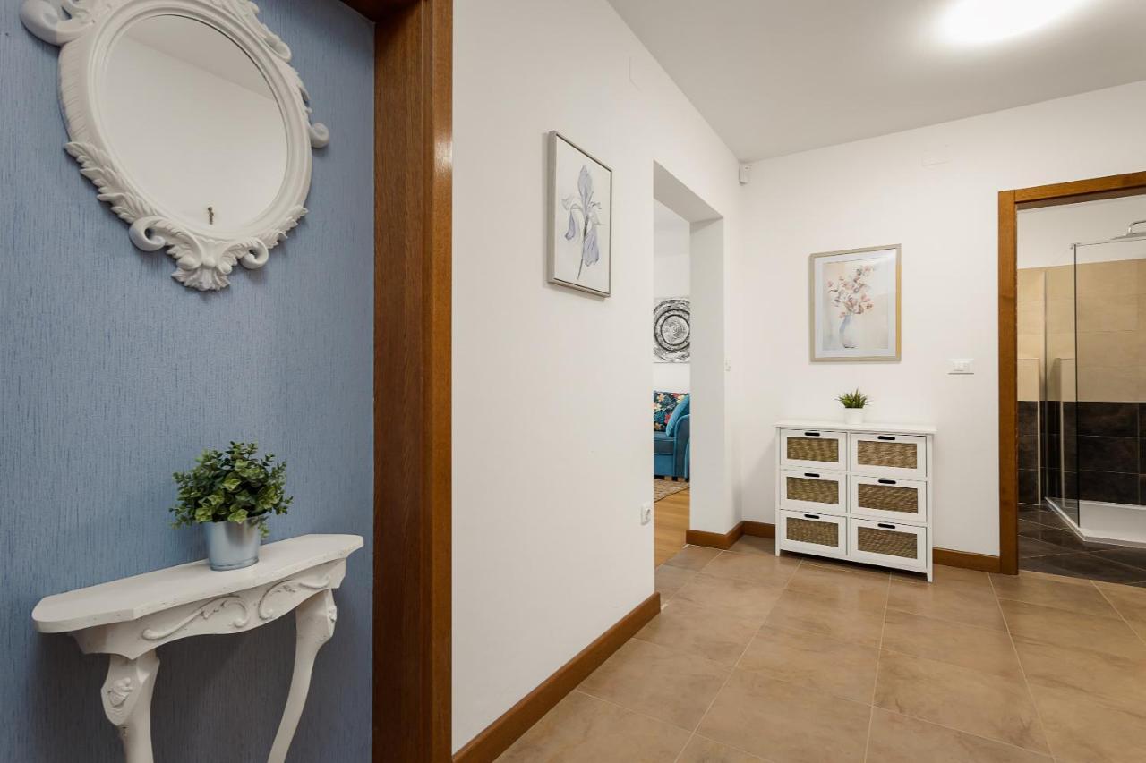 Apartments Cesare With Shared Pool Liznjan Bagian luar foto