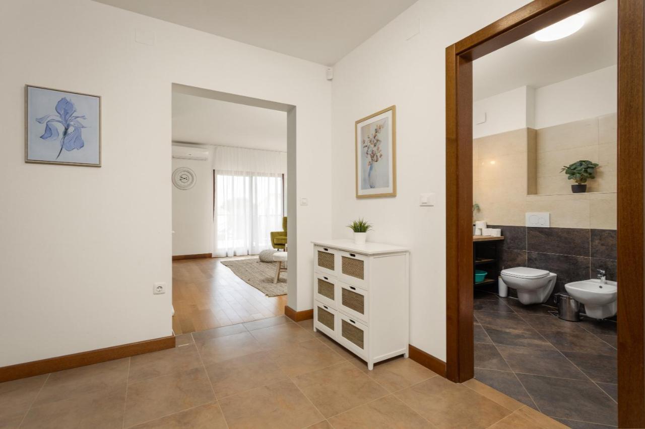 Apartments Cesare With Shared Pool Liznjan Bagian luar foto