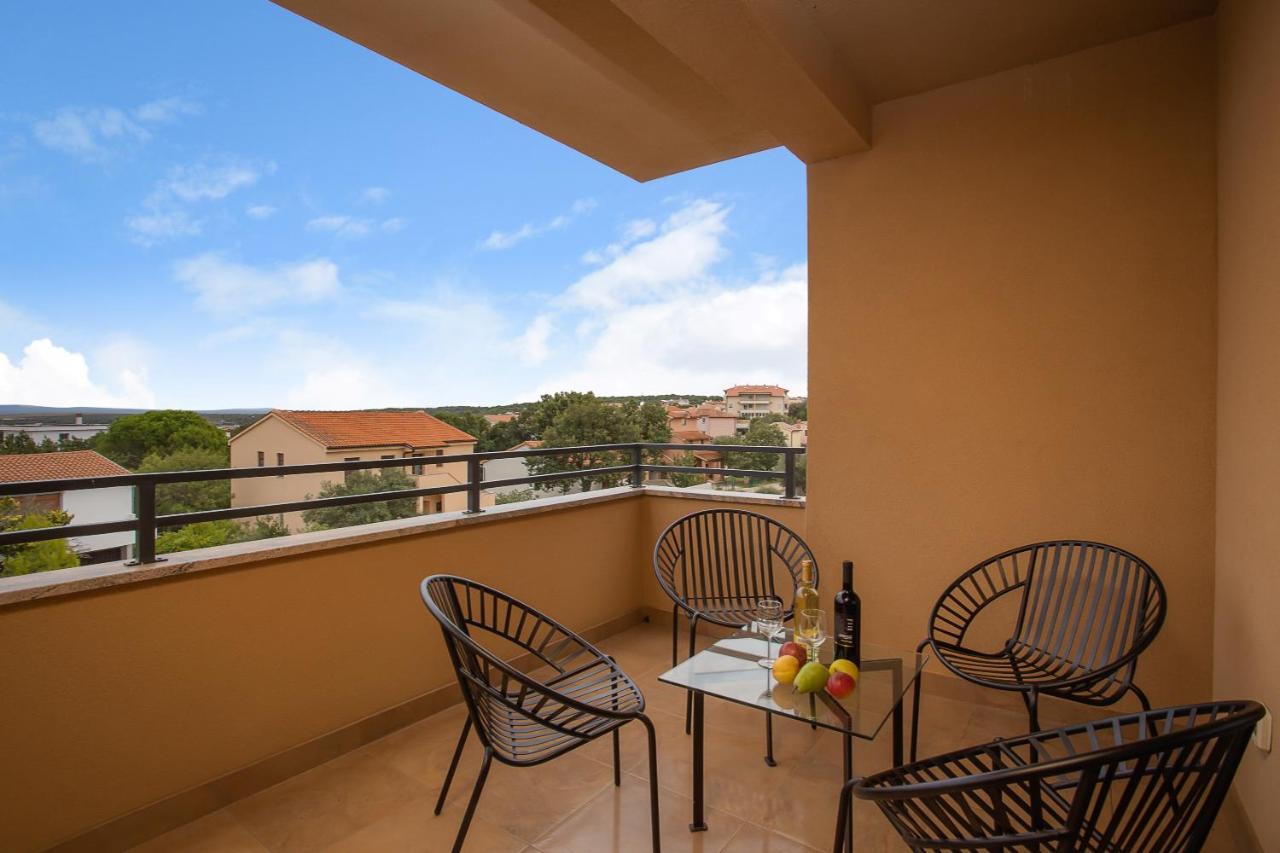 Apartments Cesare With Shared Pool Liznjan Bagian luar foto