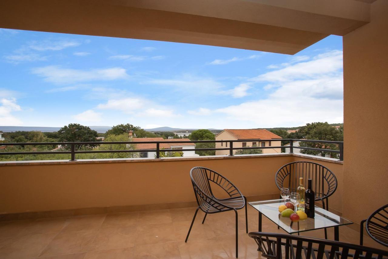 Apartments Cesare With Shared Pool Liznjan Bagian luar foto