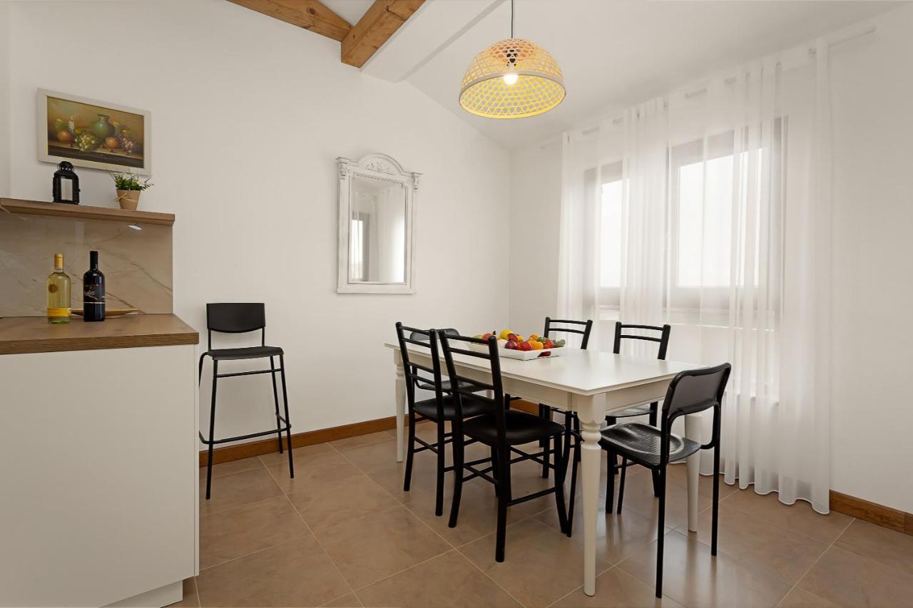 Apartments Cesare With Shared Pool Liznjan Bagian luar foto