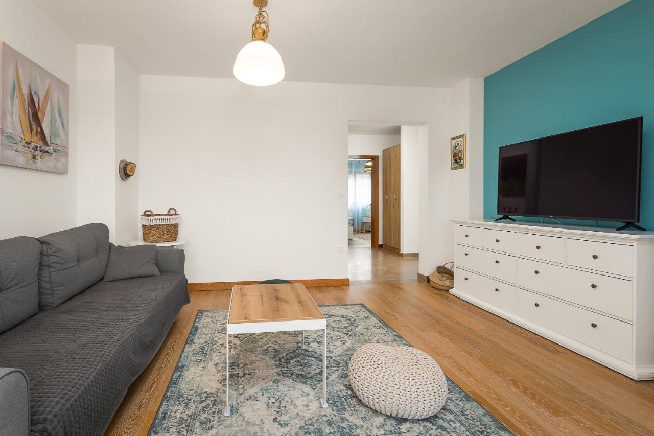 Apartments Cesare With Shared Pool Liznjan Bagian luar foto