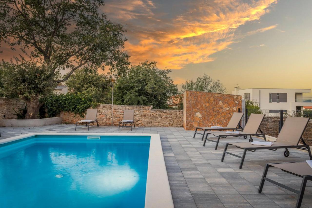 Apartments Cesare With Shared Pool Liznjan Bagian luar foto