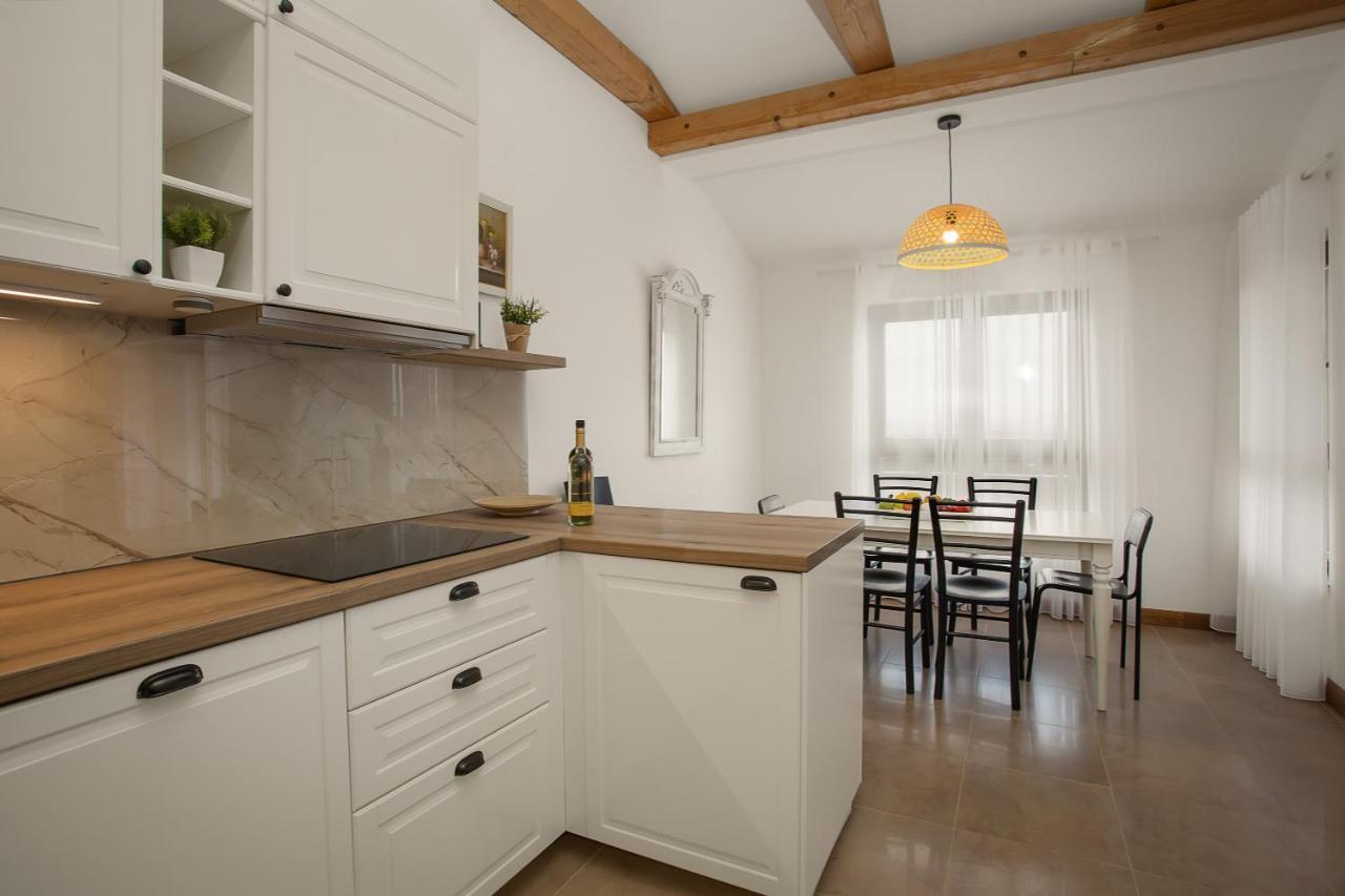 Apartments Cesare With Shared Pool Liznjan Bagian luar foto