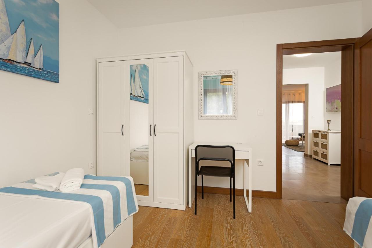 Apartments Cesare With Shared Pool Liznjan Bagian luar foto