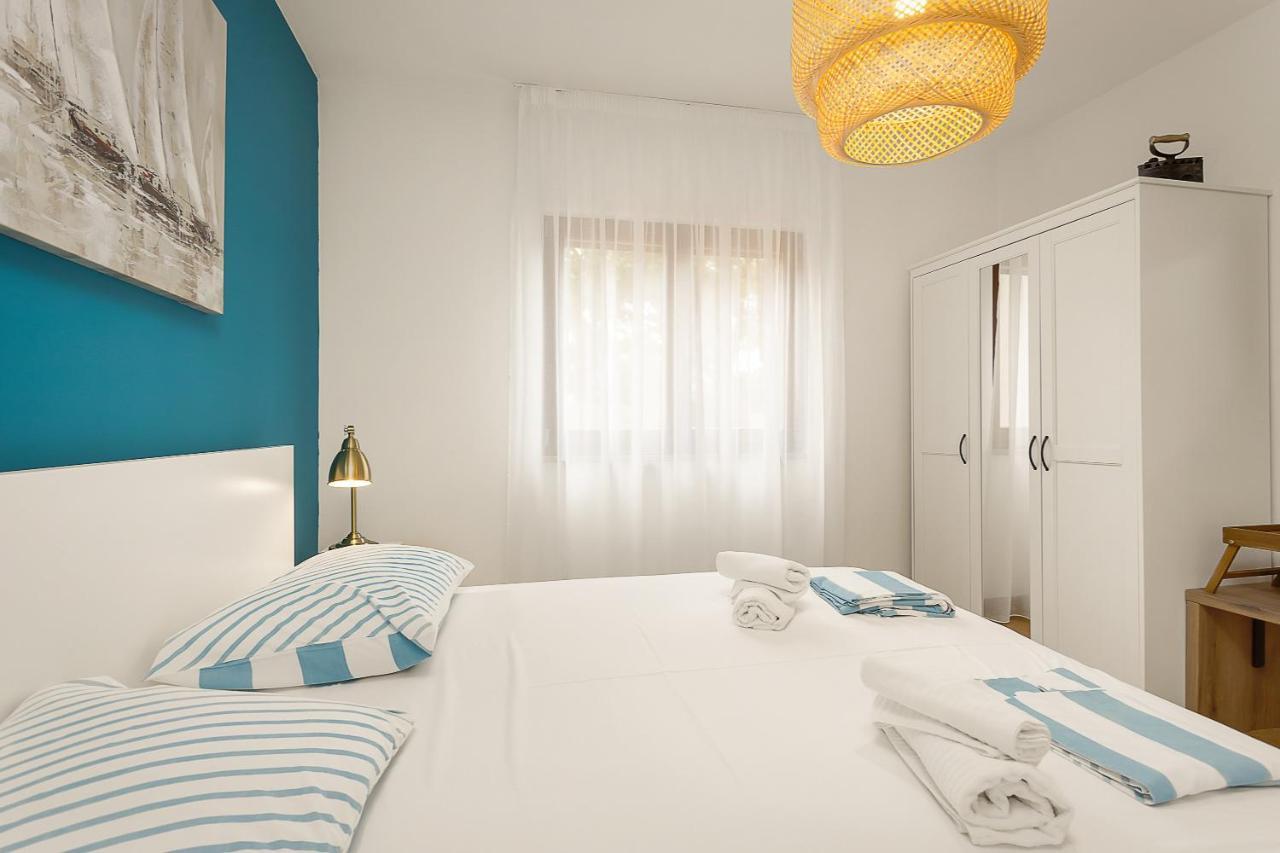 Apartments Cesare With Shared Pool Liznjan Bagian luar foto
